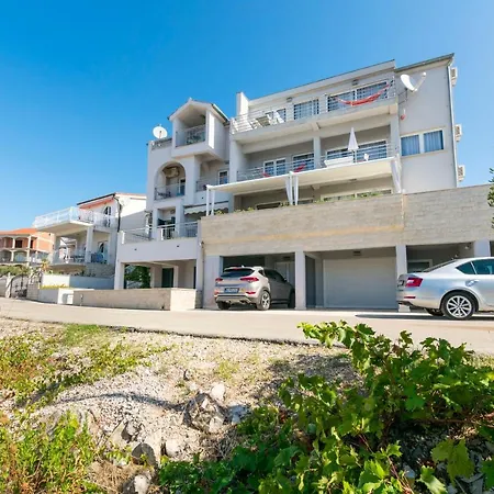 Panorama Apartment *